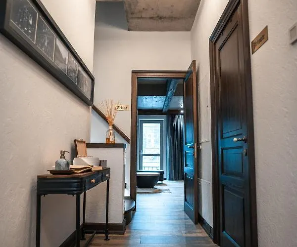 Merchant Signature - By Hello Sea Homes Κλαϊπέντα